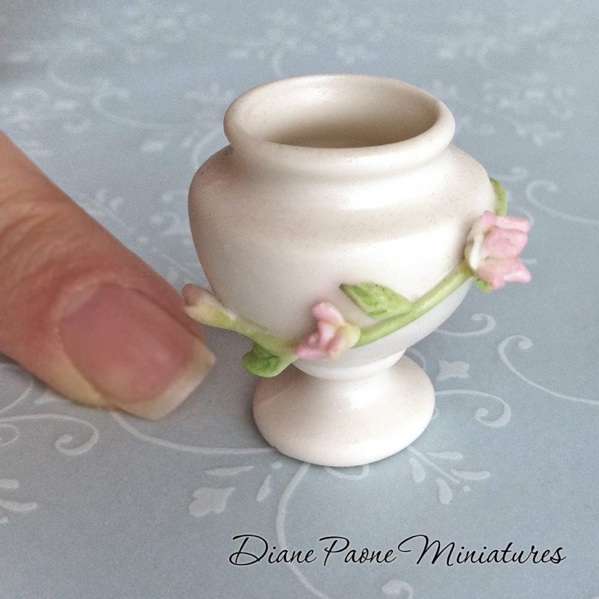   Porcelain Pottery Urn w Capodimonte Flowers Dollhouse Miniature